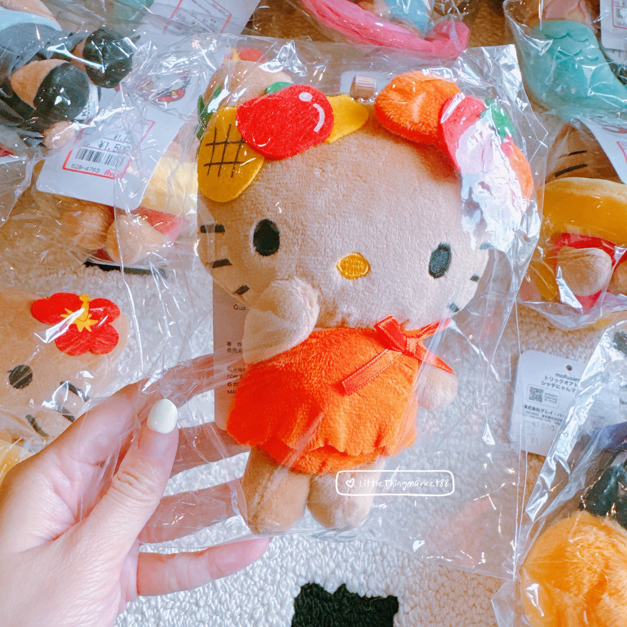 In Stock｜Tan Hello kitty 50th Keychain