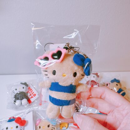 In Stock ｜ME% x Kitty 挂件 - Image 4